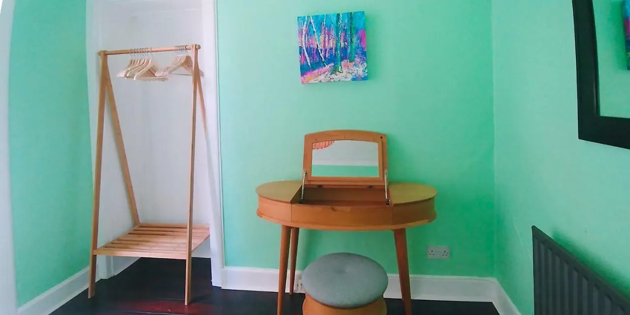 Trendy Leith Walk Apartment Edinburgh 0*,  United Kingdom