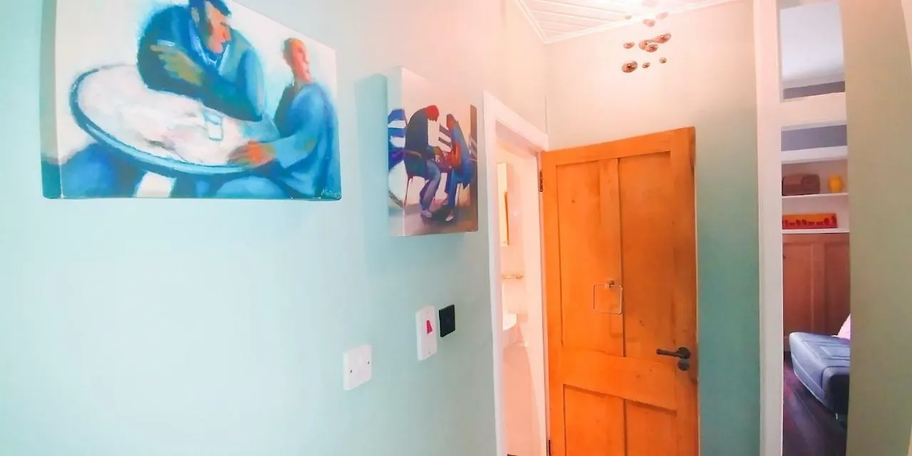 Trendy Leith Walk Apartment Edinburgh